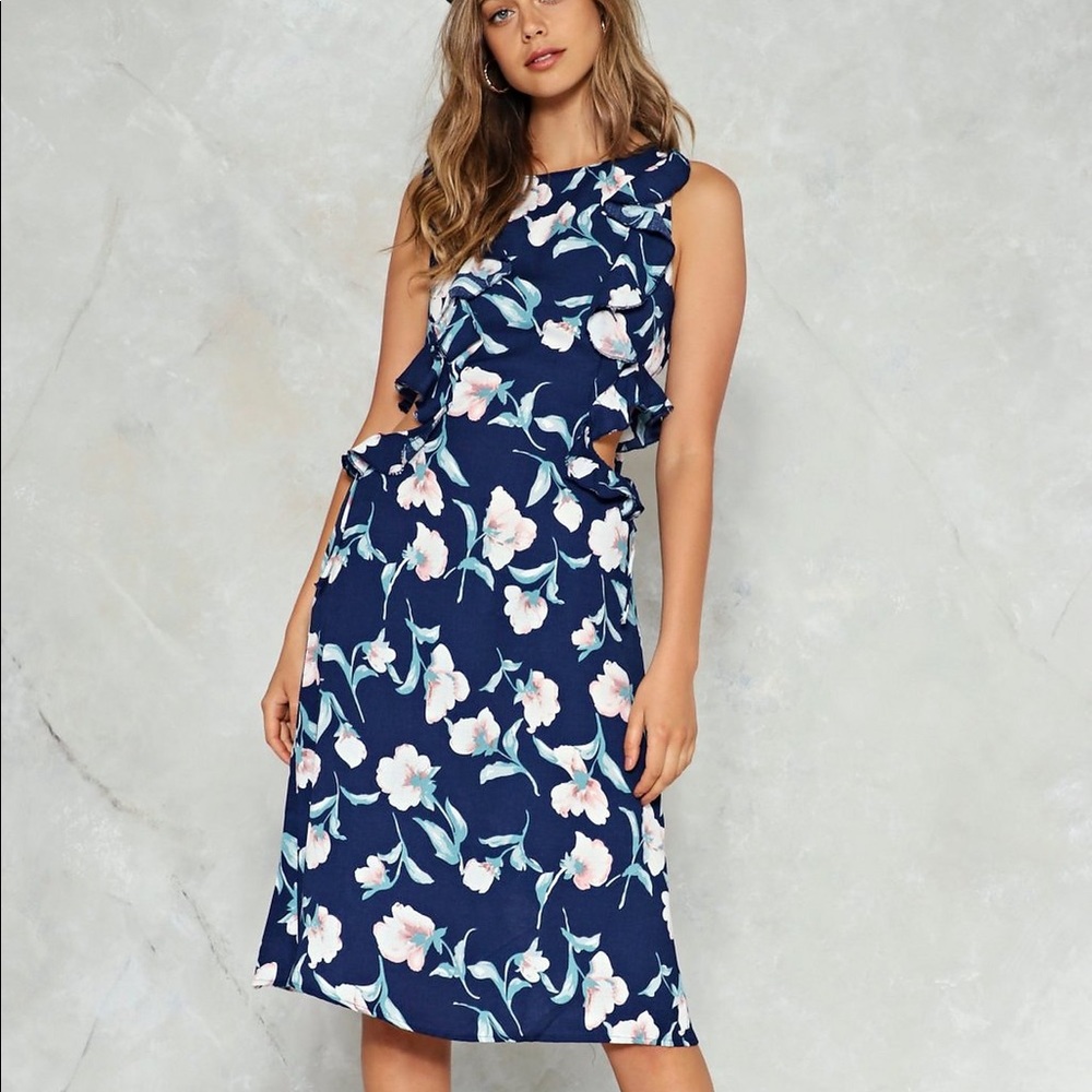 ✨NEW✨Nasty Gal Floral Mid Dress